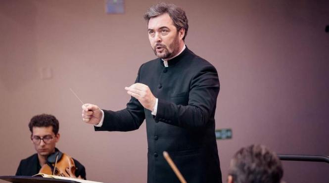 concert aniversar mozart verdi pe scena filarmonicii pitesti sub bagheta dirijorala a lui catalin toropoc