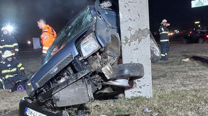 masina intrat stalp timisoara patru raniti fetita 8 ani
