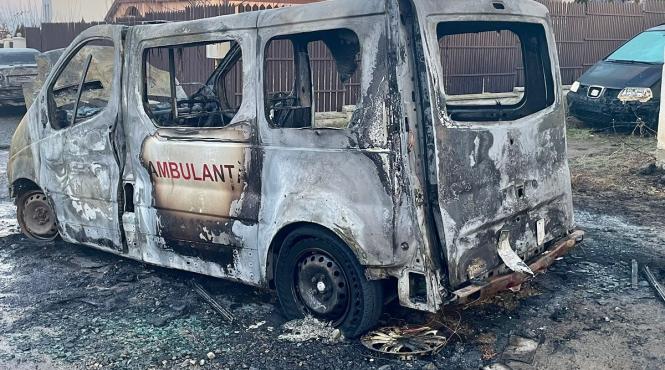 incendiu strada botosani ambulanta privata arsa