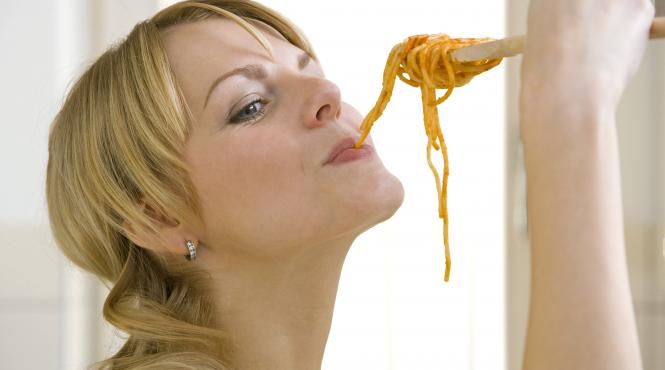 spaghete sos bolognese carne vita rosii