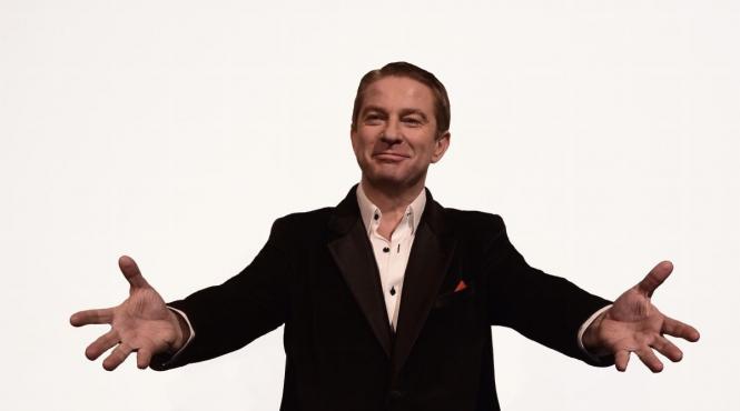 pavel bartos joaca escu intr o co productie a teatrelor stela popescu din bucuresti si satiricus ion luca caragiale din chisinau