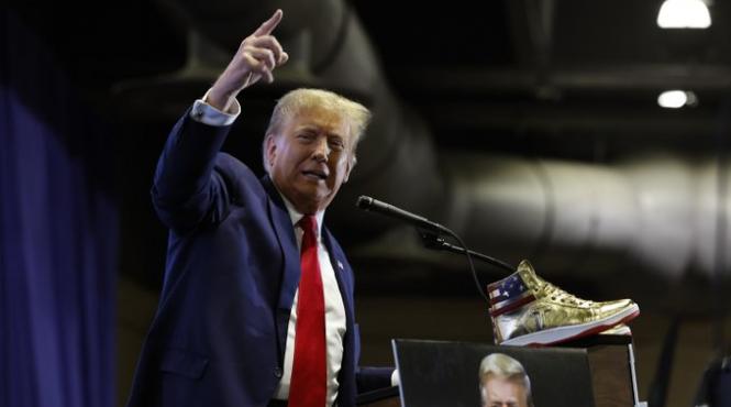 trump lansat pantofi sport aurii incaltaminte oficiala never surrender