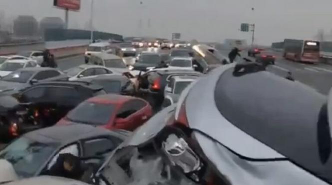 carambol 100 masini autostrada acoperita gheata china