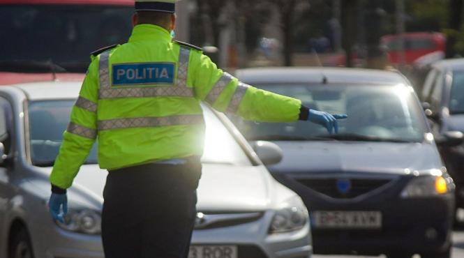 politist lovit masina dirija trafic mort
