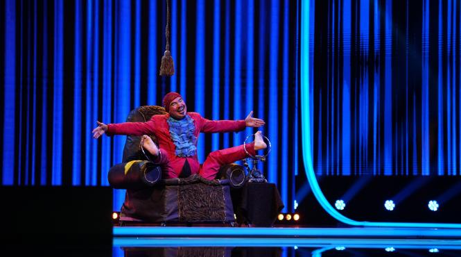 juriul iumor a amutit in fata unui numar spectaculos de magie prezentat de doi artisti ucrainieni cheloo in picioare pe intreaga durata a momentului de jurizare