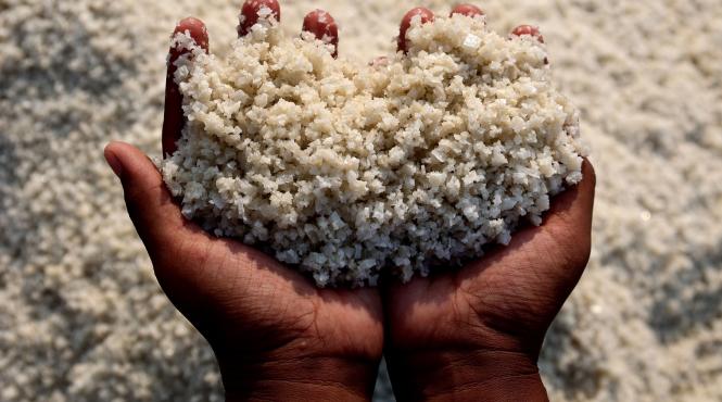 cum alungi energiile negative casa sare mare