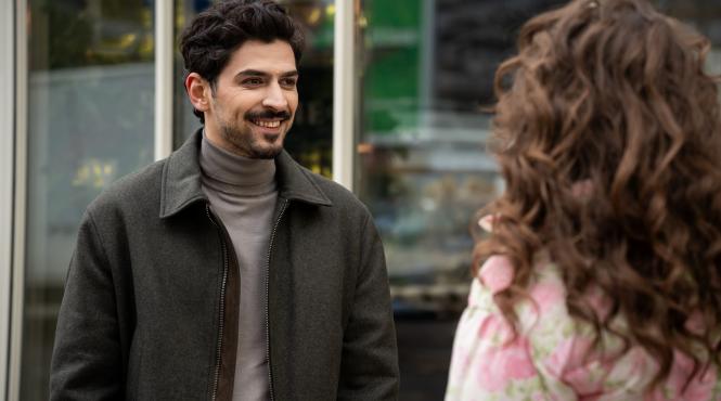 tury akbari se alatura distributiei comediei romantice lasa ma imi place camera 609