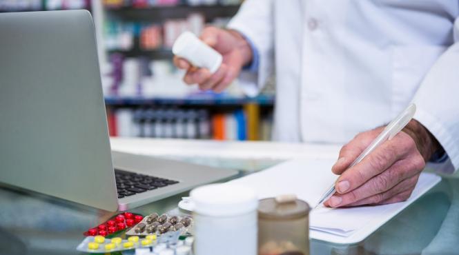 cat castiga salariu farmacist romania