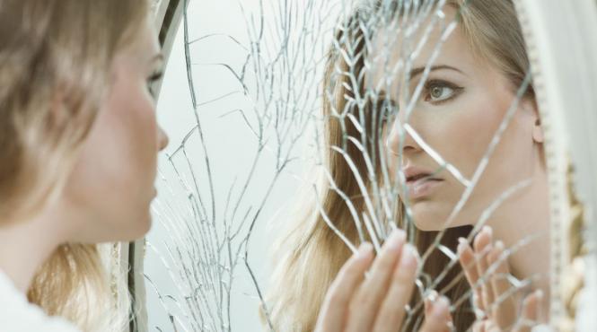 efect stima de sine scazuta narcisist identitate