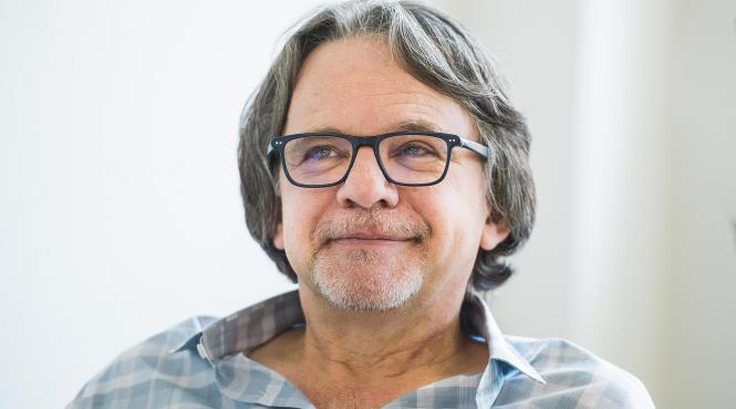 frank spotnitz scenaristul si producatorul serialului dosarele x vine in romania va sustine un masterclass in cadrul proiectului full moon creative lab