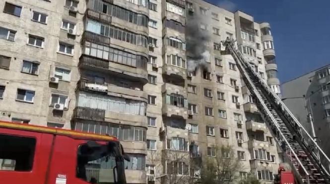 incendiu intr un apartament 20 de persoane au fost evacuate altele primesc ingrijiri medicale