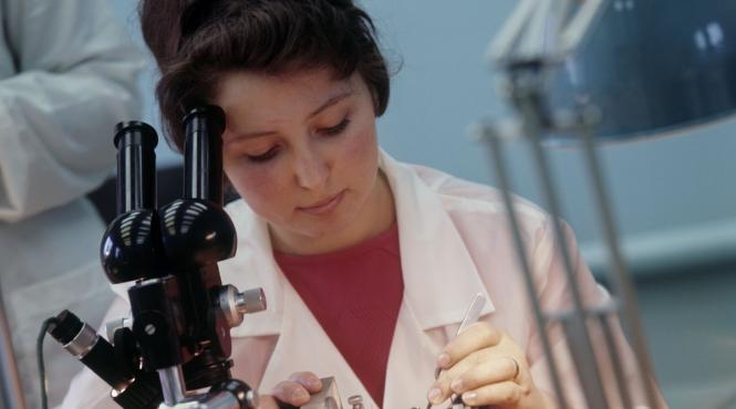 oameni stiinta cautare particule fantoma