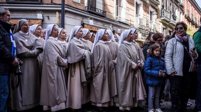 bar calugarite turisti bere cuvant dumnezeu