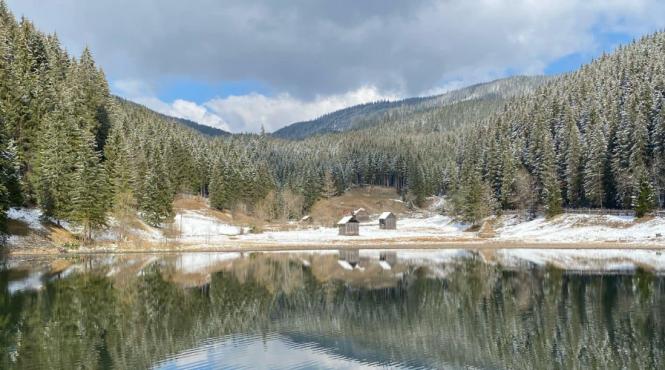 lac iezer ascunde comoara tatari au monede