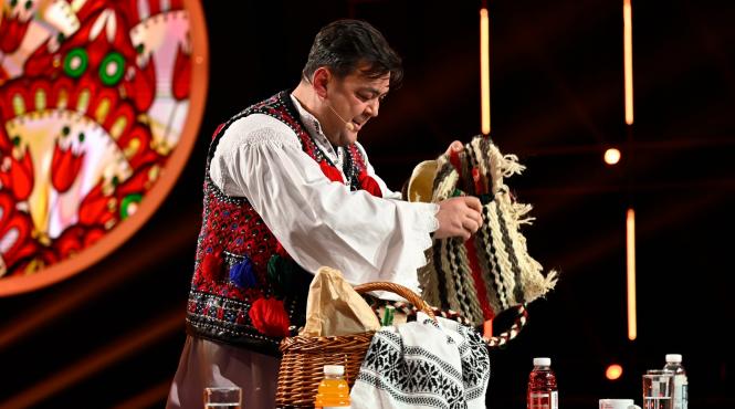 nury guney revine pe scena iumor cu un numar savuros duminica de la ora 20 00 la antena 1 dupa ce bei horinca ti se schimba nationalitatea in maramuresean