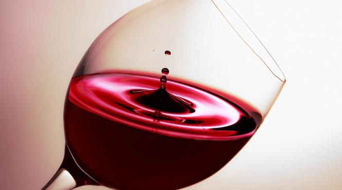 4 motive vin rosu nesanatos