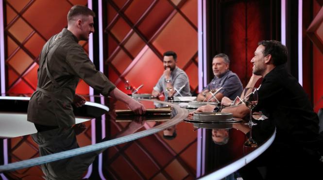 chef stefan popescu a dat cutitul de aur iar chef orlando zaharia a castigat o noua amuleta spiritele se incing diseara discutii aprinse la ultima amuleta a sezonului