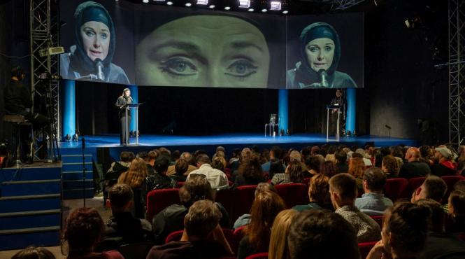 conferinta iraniana din sfantu gheorghe pe scena unei prestigioase intalniri teatrale din ungaria