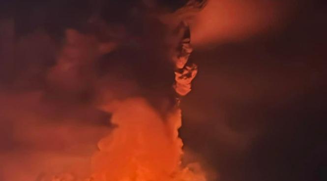 vulcan ruang erupt violent indonezia