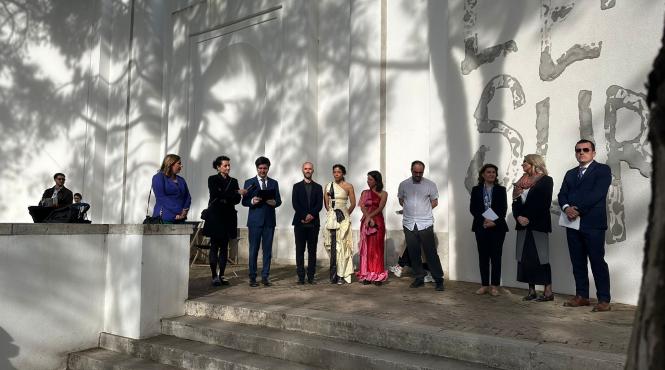 in pavilionul romaniei si in noua galerie a institutului roman de cultura si cercetare umanistica s a deschis proiectul lui serban savu what work is ce este munca la cea de a 60 a expozitie internationala de arta la biennale di venezia