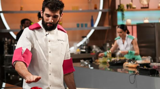 cel dintai battle de la chefi la cutite castigat de echipa lui chef richard abou zaki confruntare tensionata diseara primele doua amulete ale sezonului lansate in joc