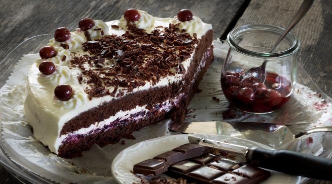 reteta tort padurea neagra cirese ciocolata