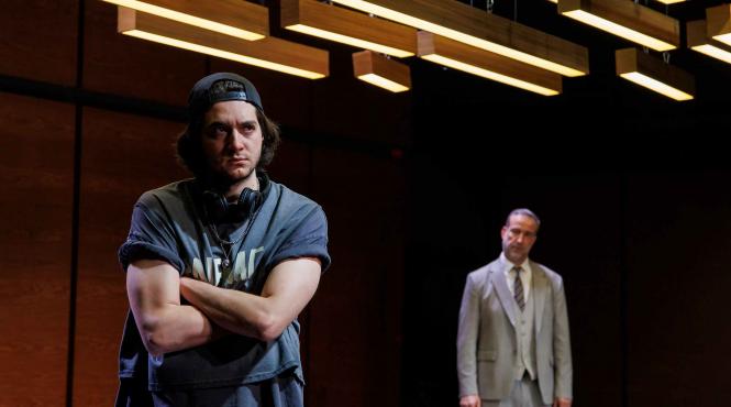 actorii serban pavlu si vlad linta pe scena arcub in doua reprezentatii ale spectacolului de teatru bazinul de nord de rajiv joseph montat de alexandru mazgareanu