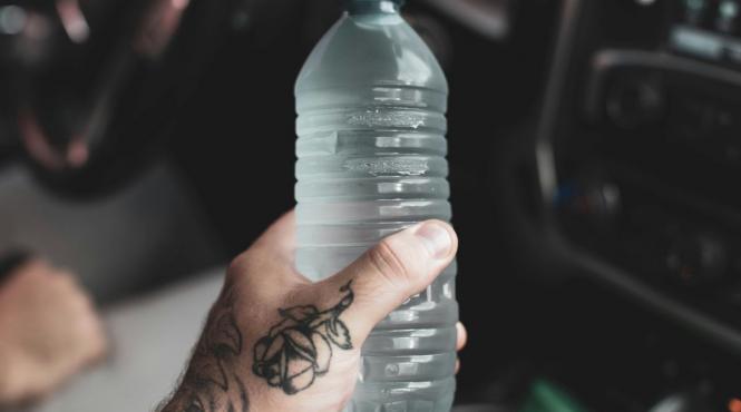 sticle reutilizabile pericol bacterii microbi mucegai