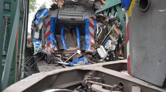 accident feroviar zeci raniti buenos aires doua trenuri ciocnit pod