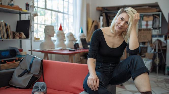 expozitia leei rasovszky people you ve been before o propunere de a ne privi intre noi cu mai multa empatie se deschide in piata amzei