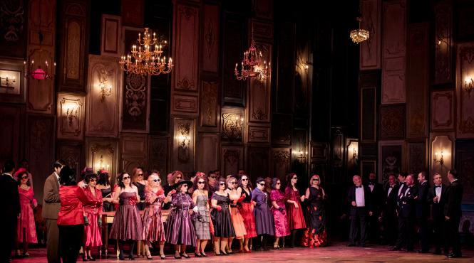 cele mai indragite spectacole de opera la traviata de verdi si tosca de puccini si balet lacul lebedelor de ceaikovski la mijloc de mai pe scena operei nationale bucuresti