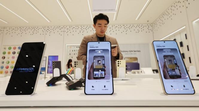 cele mai bune telefoane android cu senzor telefoto din 2024