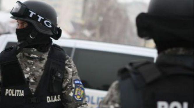 bataie sabii topoare cutite macete rosiorii vede 11 barbati retinuti