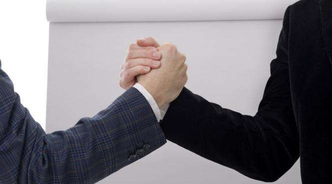 companii romanesti angajeaza specialisti platesc peste multinationale