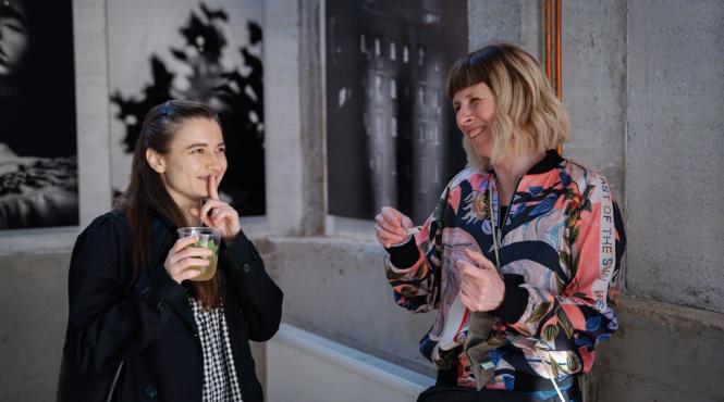 expozitiile broken borders si seamless se apropie de final