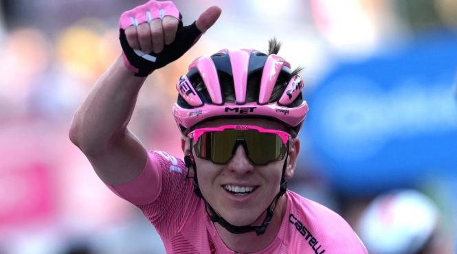 senzationalul tadej pogacar castiga giro d italia la debut