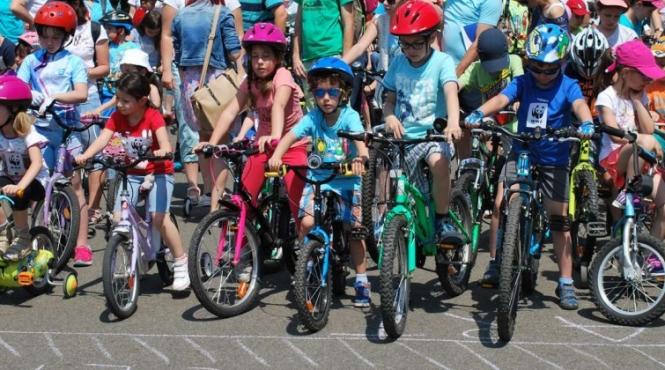 stb statie parada micilor biciclisti