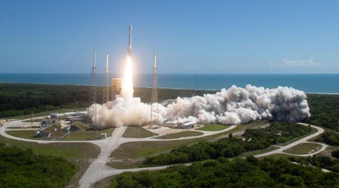 capsula starliner astronauti andocat statia spatiala scurgeri heliu