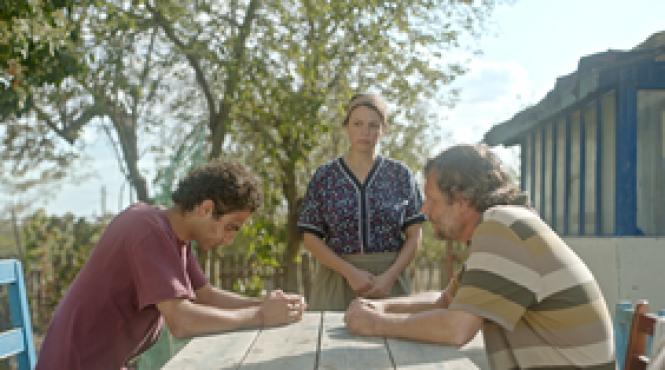 trei kilometri pana la capatul lumii semnat de emanuel parvu si prezentat in competitia oficiala anul acesta la cannes vine in cinematografe din 11 octombrie 2024