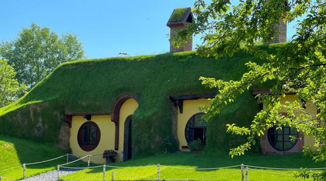 casute hobbit cisnadioara boier ilie hotel sub pamant