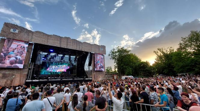 targoviste vlad tepes turisti hotel terase restaurante