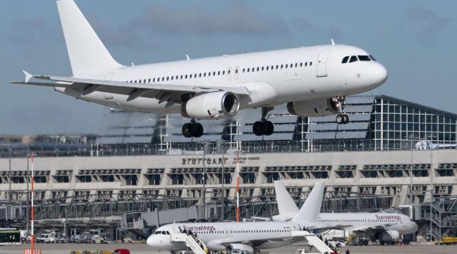 companie aeriana interzis femei decoltate bord amenda