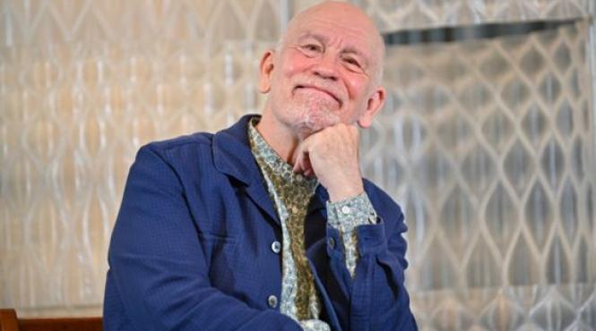 faimosul actor si regizor american john malkovich a fost aplaudat minute in sir dupa spectacolul sau din cadrul fits