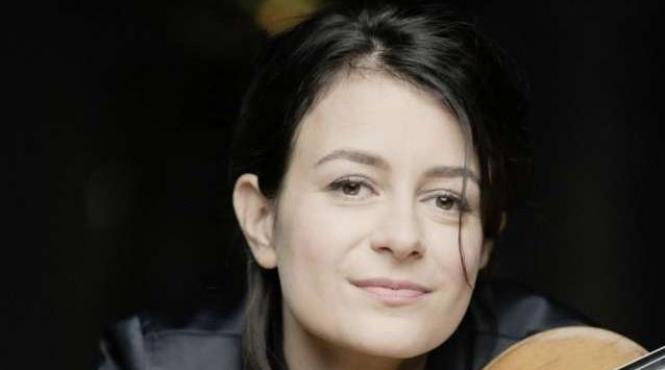 gala de inchidere a athenaeum summer festival 2024 celebrul concert pentru vioara de ceaikovski interpretat de solista liya petrova la o vioara veche de aproape 300 de ani impreuna cu orchestra de stat din salonic