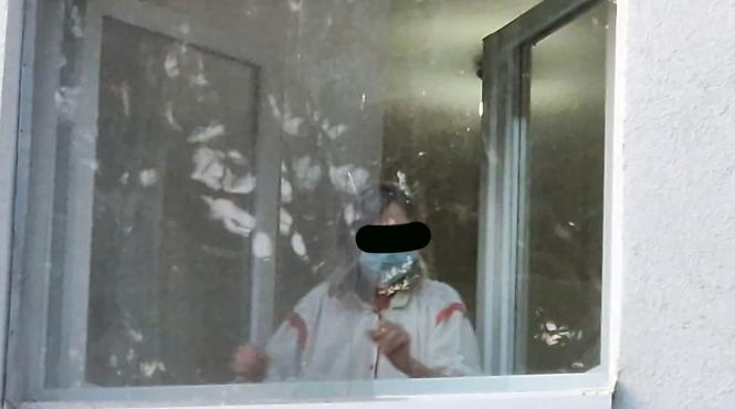 ajutorarea batranilor bolnavi ramasi singuri sfarsitul batraneti muscate dementa