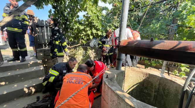 tulcea un barbat a supravietuit dupa ce a cazut intr o fantana adanca de 30 de metri