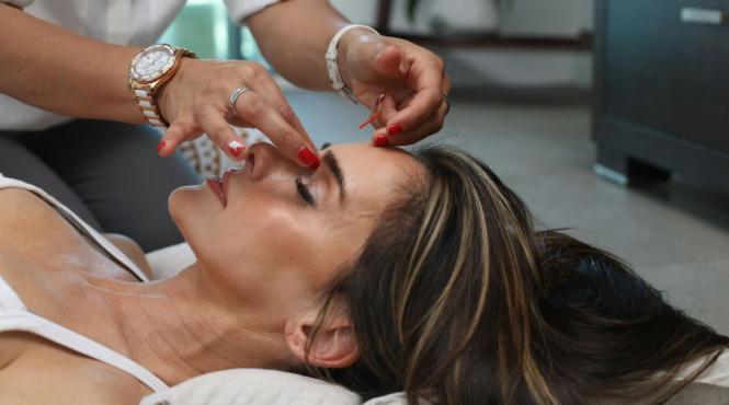 yoga fata secret ten impecabil intinerire