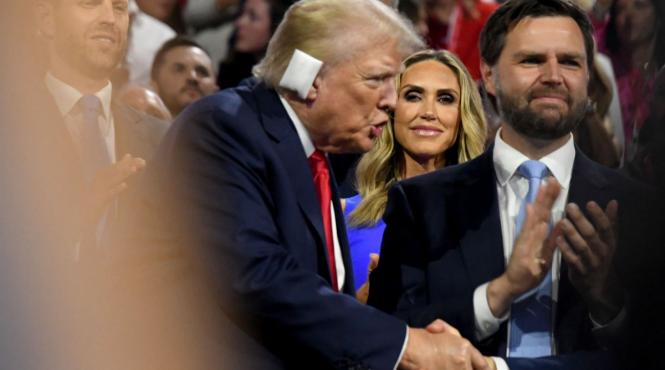 trump ureche bandajata aparitie conventie republicana