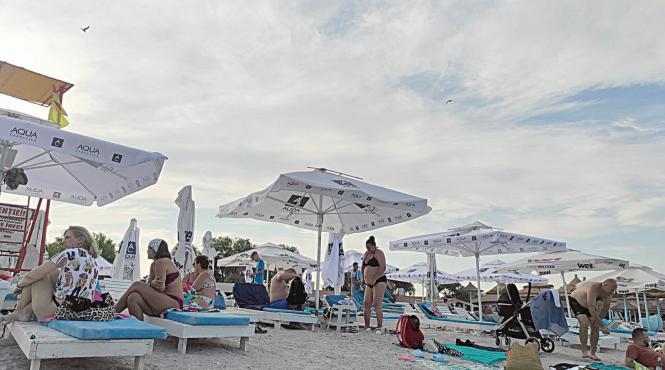 apele romane sezlonguri hotel sesizari