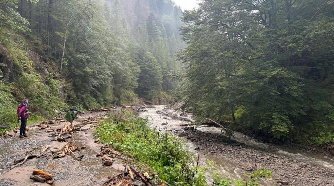 misiune succes 76 turisti blocati munte coborati siguranta drumuri prapad varful moldoveanu